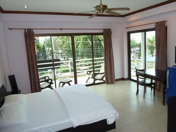 Super Green Hotel Chalong Exterior foto
