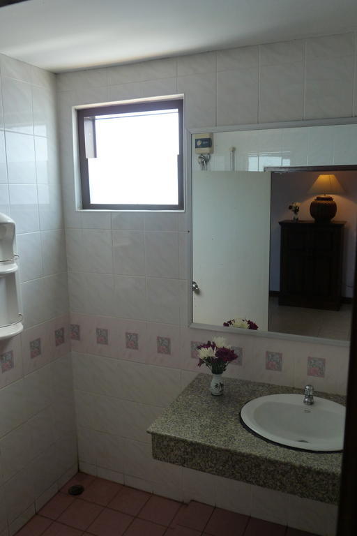 Super Green Hotel Chalong Quarto foto