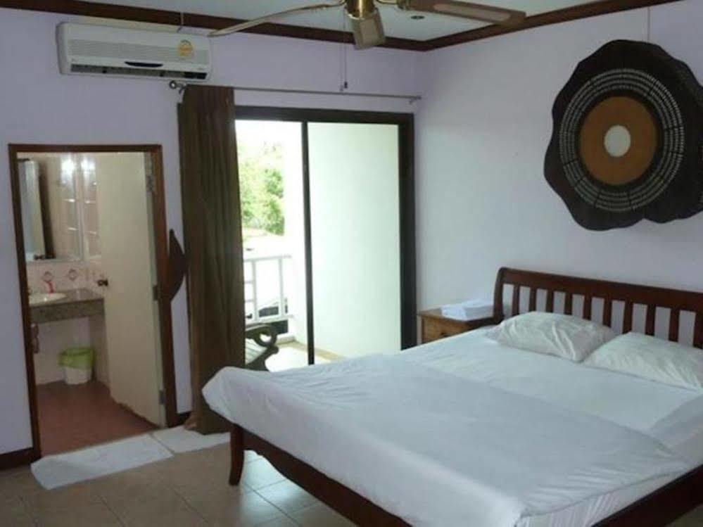 Super Green Hotel Chalong Exterior foto